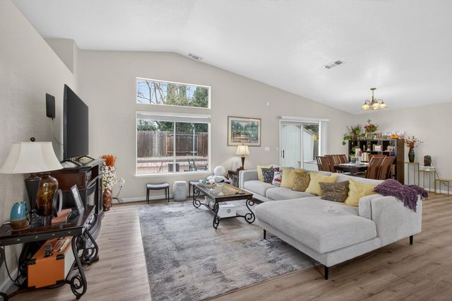 5267 Jacinto Ave, Sacramento, CA 95823