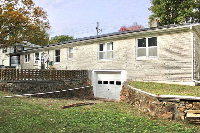 702 E Centennial Avenue, Carthage, MO 64836