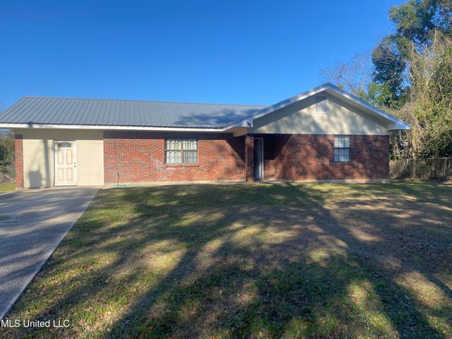 337 Saint George Street, Bay Saint Louis, MS 39520