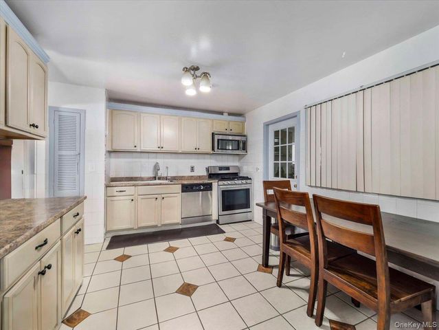 30 Govan Drive, Stony Point, NY 10980