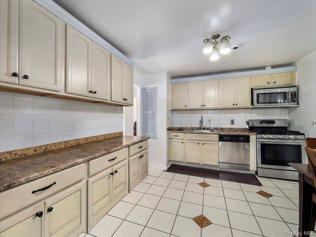 30 Govan Drive, Stony Point, NY 10980