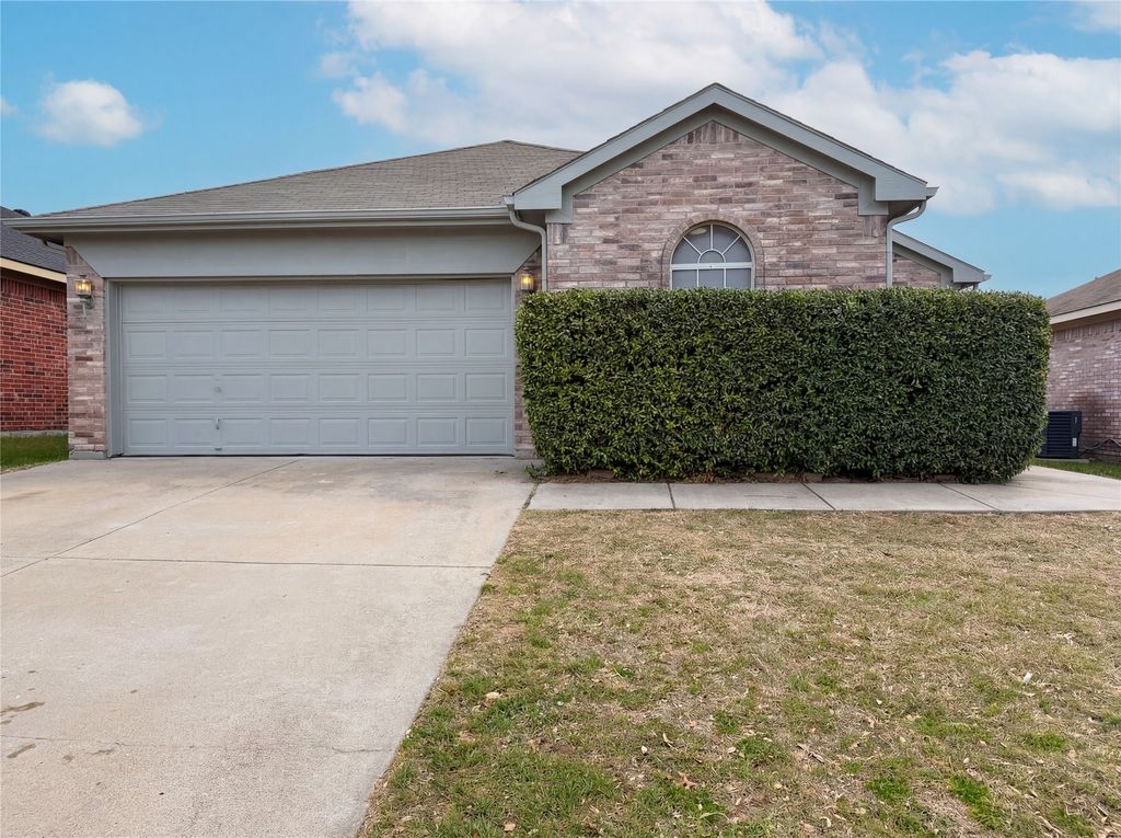 6332 Downeast Drive, Fort Worth, TX 76179