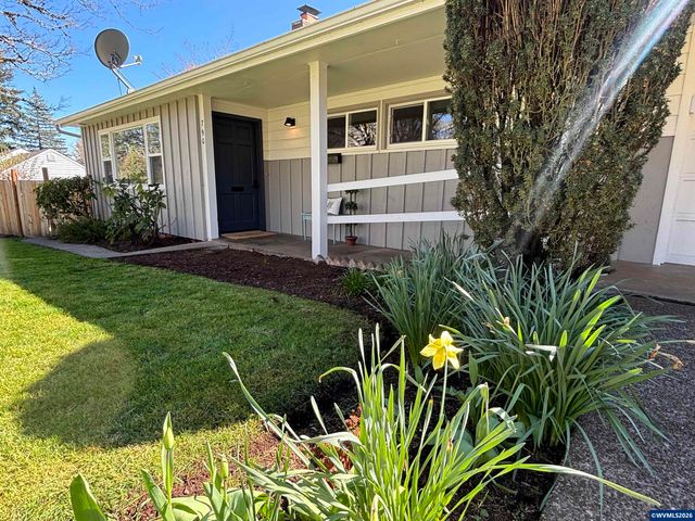 790 Hansen Dr S, Salem, OR 97302