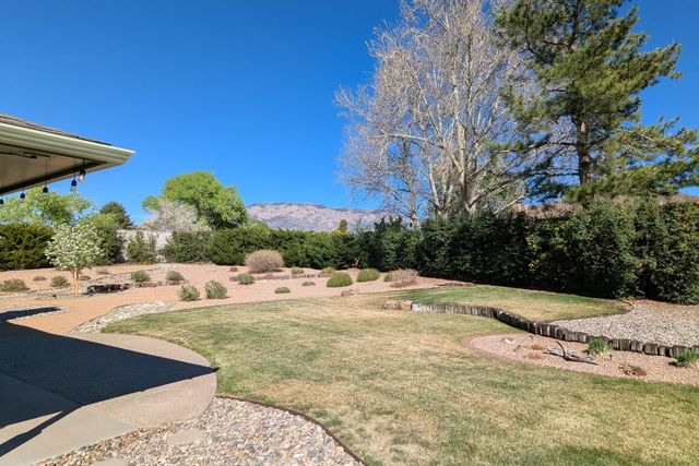 5901 Los Hermanos Court NE, Albuquerque, NM 87111