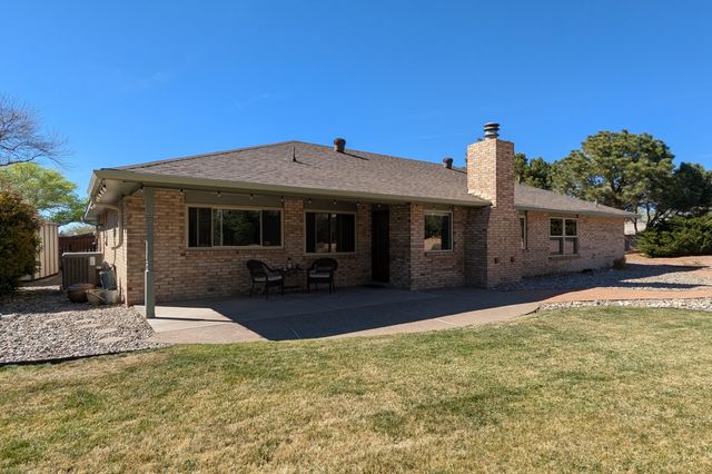 5901 Los Hermanos Court NE, Albuquerque, NM 87111