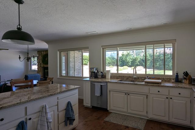 5901 Los Hermanos Court NE, Albuquerque, NM 87111