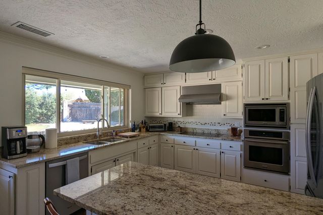 5901 Los Hermanos Court NE, Albuquerque, NM 87111