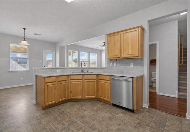 7535 Park Bend Lane, Pasadena, TX 77505