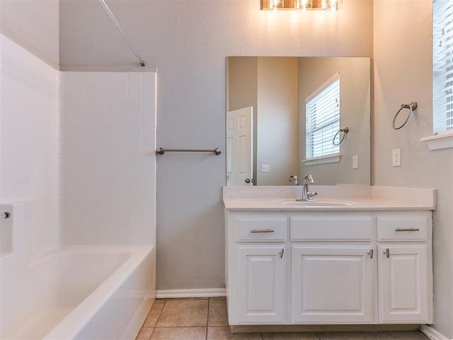 2716 SE 92nd Circle, Moore, OK 73160