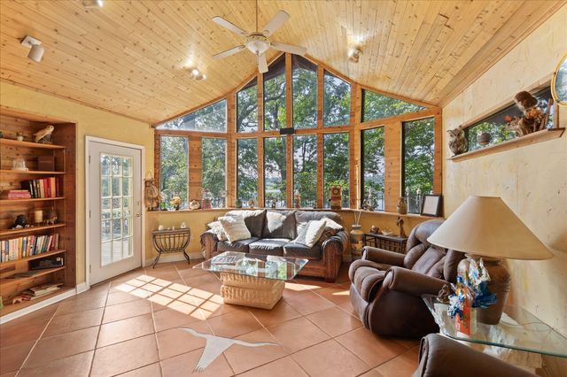 928 Pelican Dr, Winnsboro, TX 75494