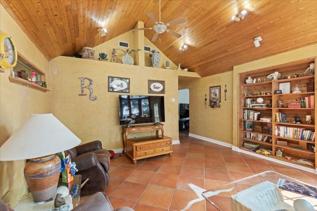 928 Pelican Dr, Winnsboro, TX 75494