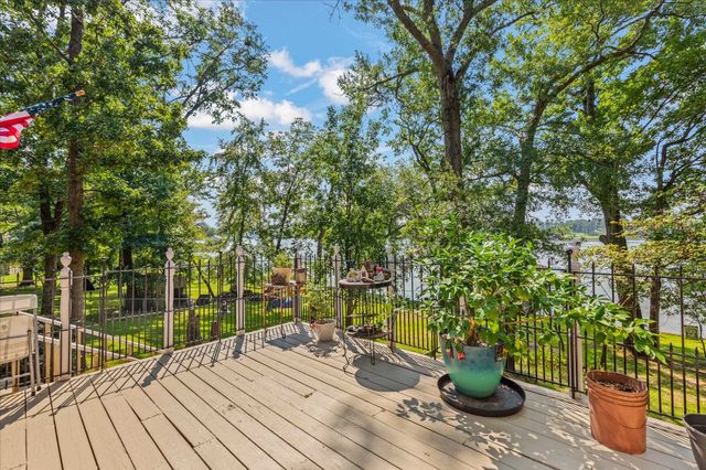 928 Pelican Dr, Winnsboro, TX 75494