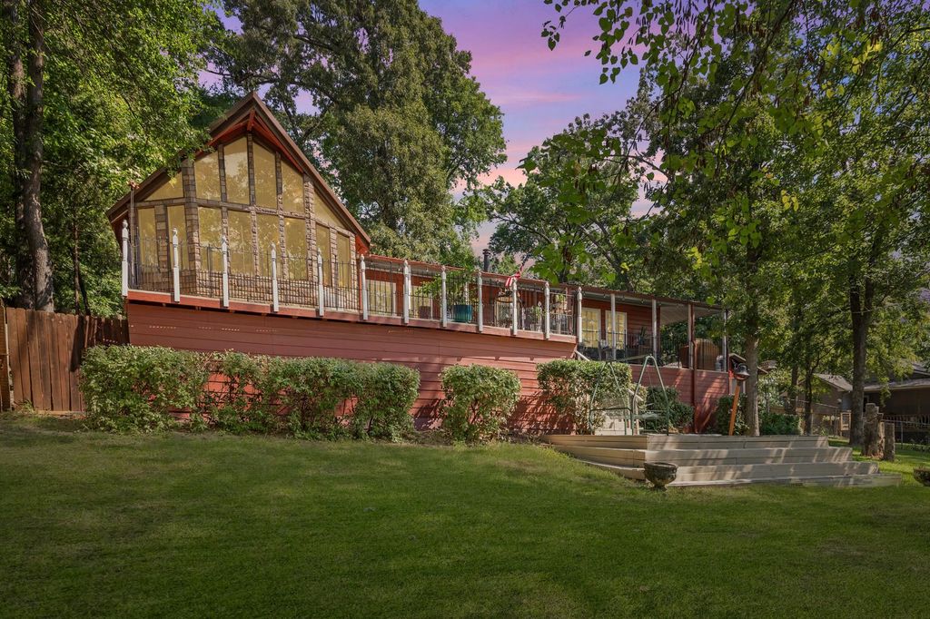 928 Pelican Dr, Winnsboro, TX 75494