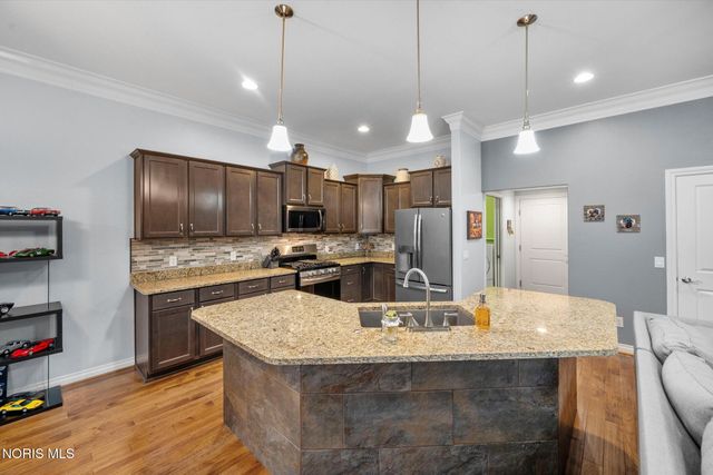 4736 Lakeside Drive, Maumee, OH 43537