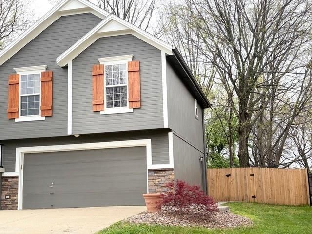 20630 W 219 Terrace, Spring Hill, KS 66083