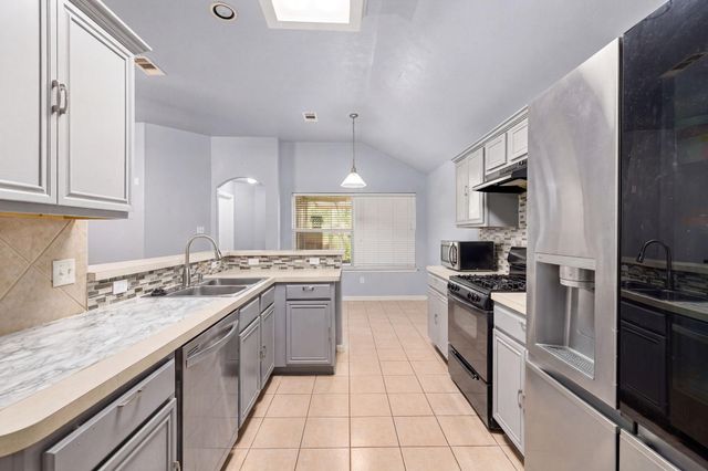 9026 Clearwood Landing Boulevard, Houston, TX 77075
