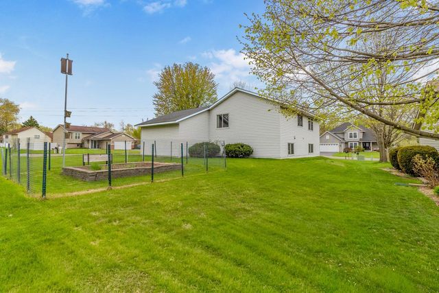 6934 4th Street Court N, Oakdale, MN 55128