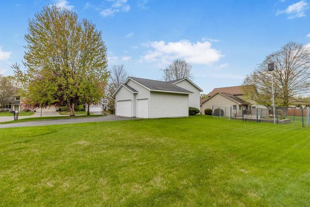 6934 4th Street Court N, Oakdale, MN 55128