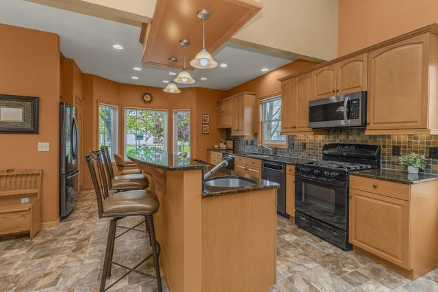 6934 4th Street Court N, Oakdale, MN 55128