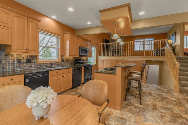 6934 4th Street Court N, Oakdale, MN 55128