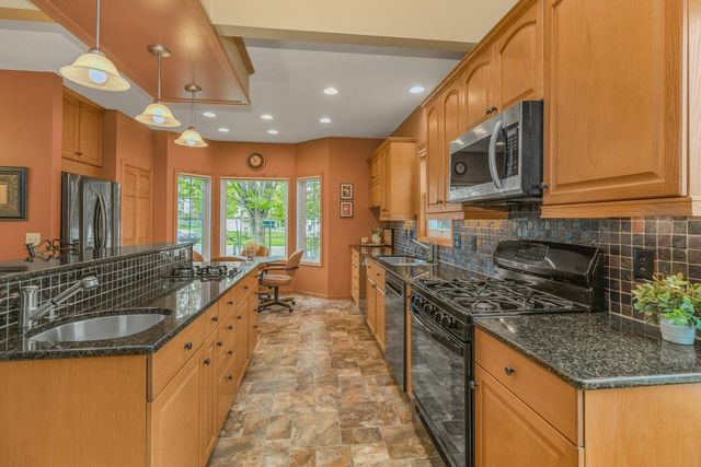 6934 4th Street Court N, Oakdale, MN 55128