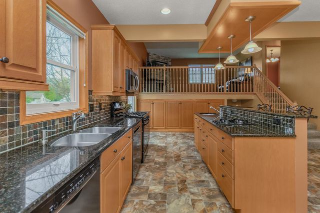 6934 4th Street Court N, Oakdale, MN 55128