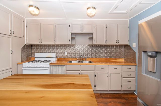 11366 County Road 38 Road, Millersburg, IN 46543