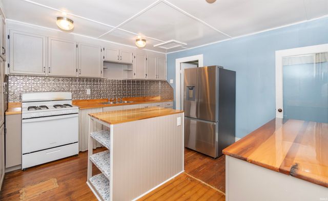 11366 County Road 38 Road, Millersburg, IN 46543