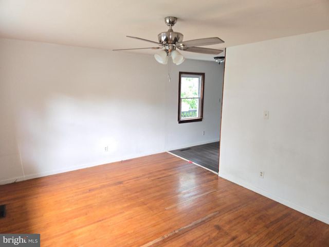 8 SPRUCE BLVD, Browns Mills, NJ 08015