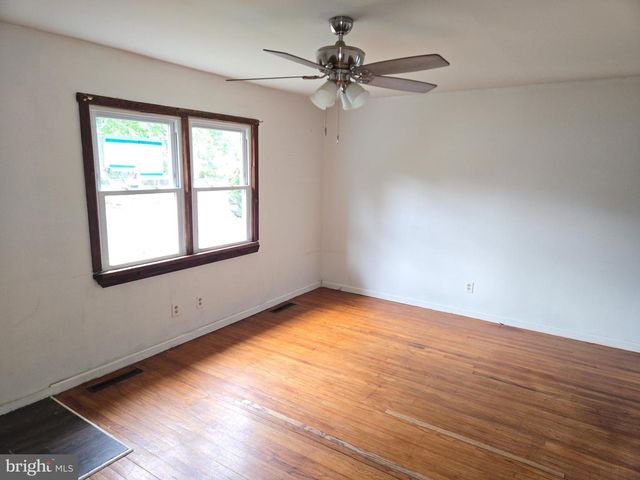 8 SPRUCE BLVD, Browns Mills, NJ 08015