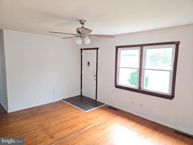 8 SPRUCE BLVD, Browns Mills, NJ 08015