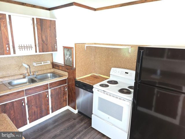 8 SPRUCE BLVD, Browns Mills, NJ 08015