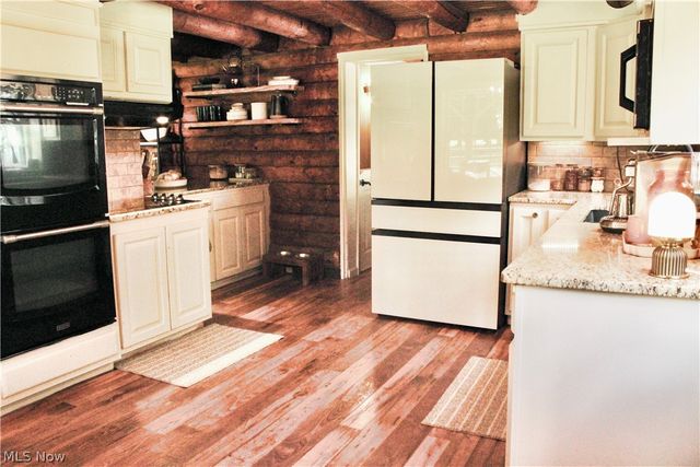 10566 Clapsaddle Avenue NE, Alliance, OH 44601