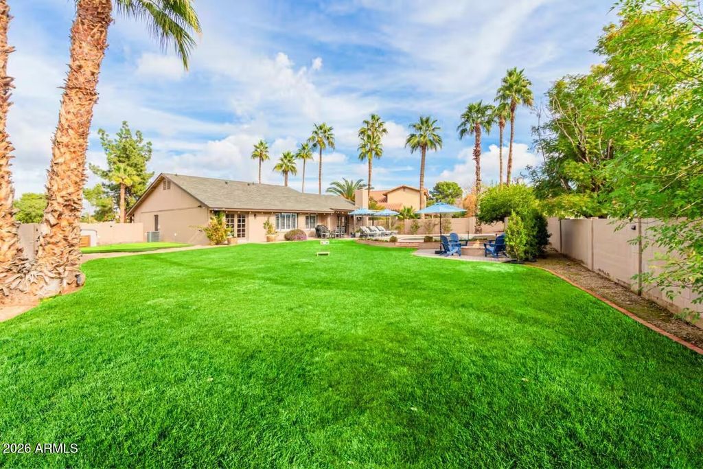 Image 10 of property listing at 15017 N 49TH Street, Scottsdale, AZ 85254