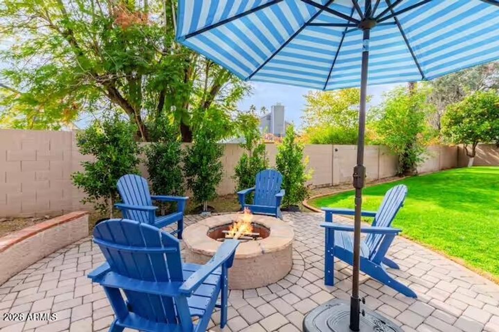 Image 12 of property listing at 15017 N 49TH Street, Scottsdale, AZ 85254