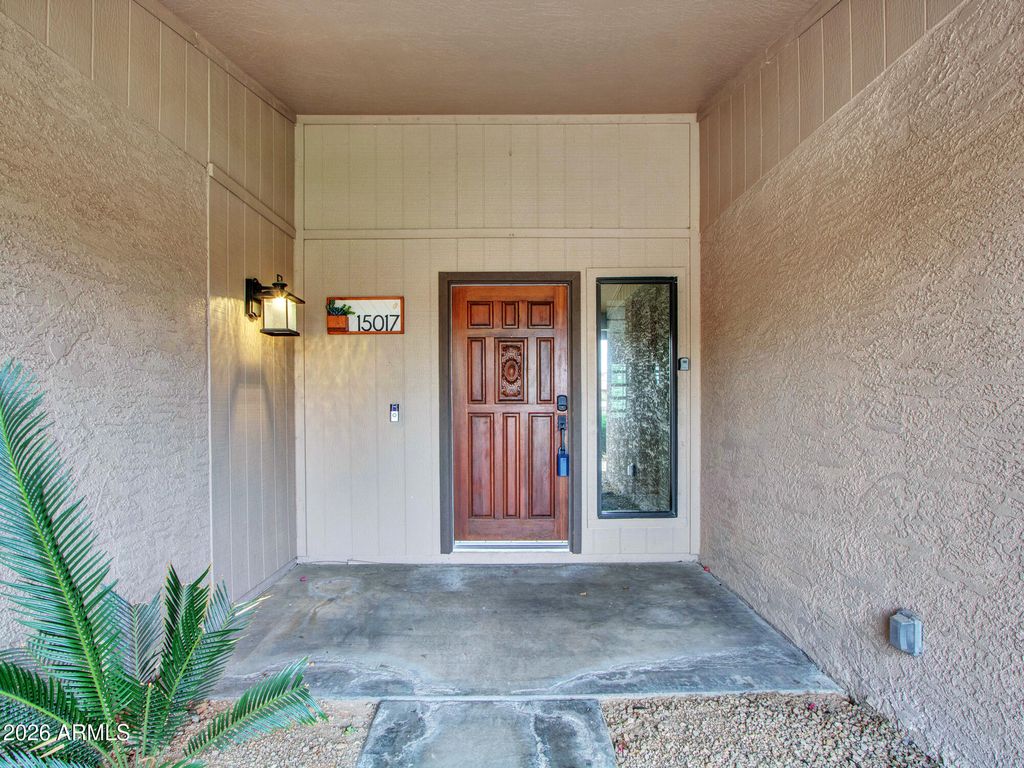 Image 13 of property listing at 15017 N 49TH Street, Scottsdale, AZ 85254