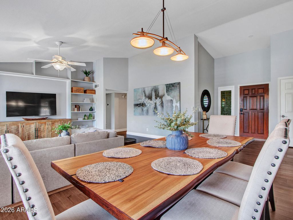 Image 15 of property listing at 15017 N 49TH Street, Scottsdale, AZ 85254