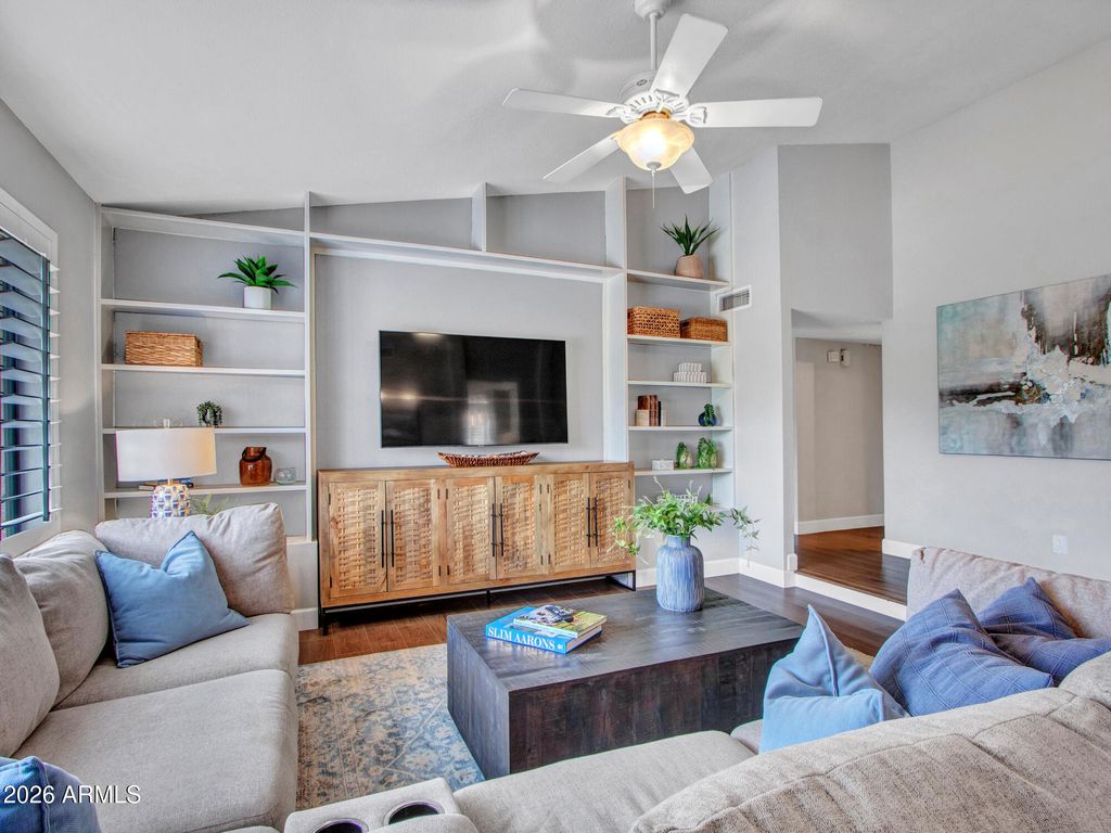 Image 17 of property listing at 15017 N 49TH Street, Scottsdale, AZ 85254