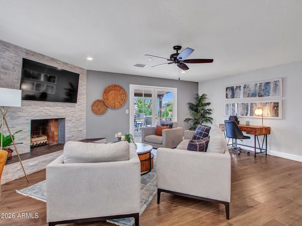 Image 2 of property listing at 15017 N 49TH Street, Scottsdale, AZ 85254