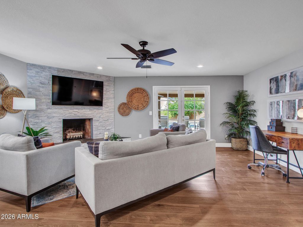 Image 23 of property listing at 15017 N 49TH Street, Scottsdale, AZ 85254