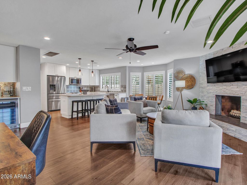 Image 3 of property listing at 15017 N 49TH Street, Scottsdale, AZ 85254