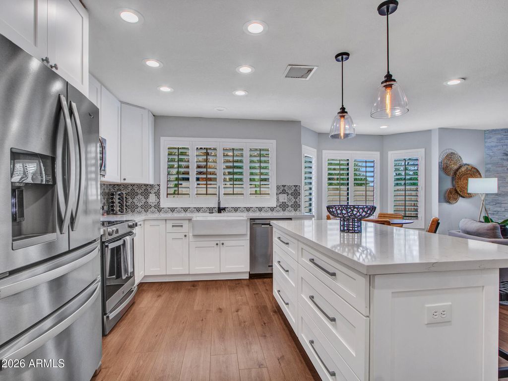 Image 4 of property listing at 15017 N 49TH Street, Scottsdale, AZ 85254