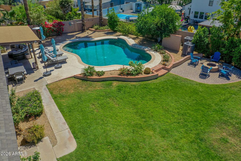 Image 5 of property listing at 15017 N 49TH Street, Scottsdale, AZ 85254