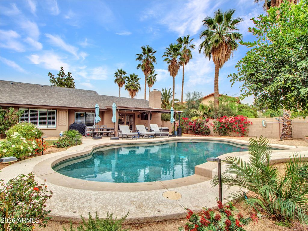 Image 6 of property listing at 15017 N 49TH Street, Scottsdale, AZ 85254