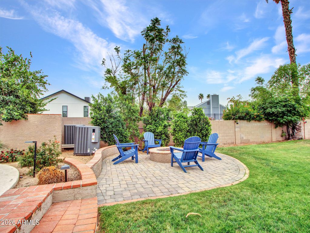 Image 8 of property listing at 15017 N 49TH Street, Scottsdale, AZ 85254