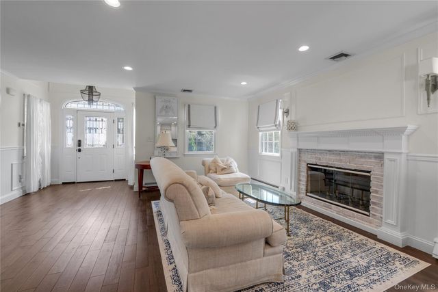 23 Grove Street, Cold Spring Harbor, NY 11724
