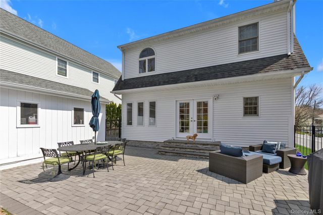 23 Grove Street, Cold Spring Harbor, NY 11724