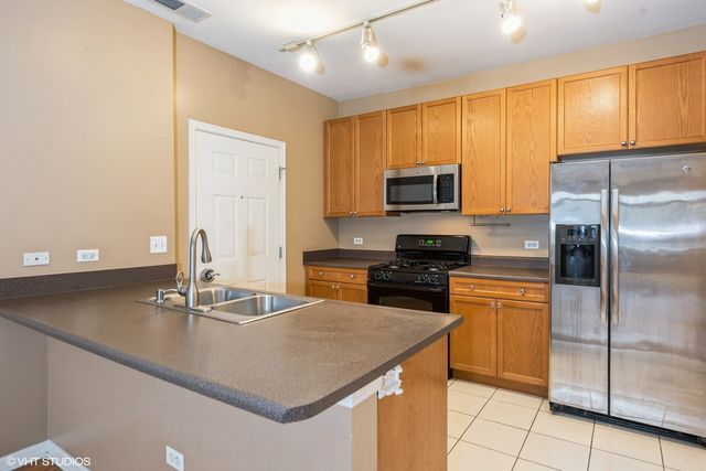 758 W 15th Street 2A, Chicago, IL 60607