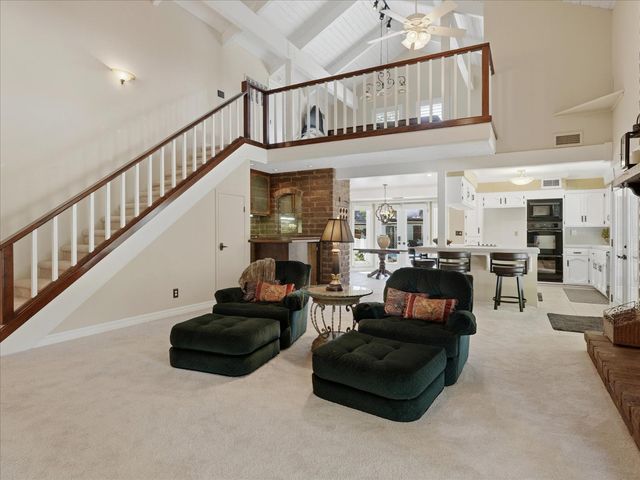 280 E Lisa Avenue, Fresno, CA 93720