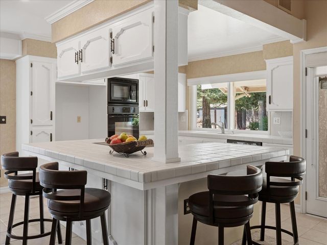 280 E Lisa Avenue, Fresno, CA 93720